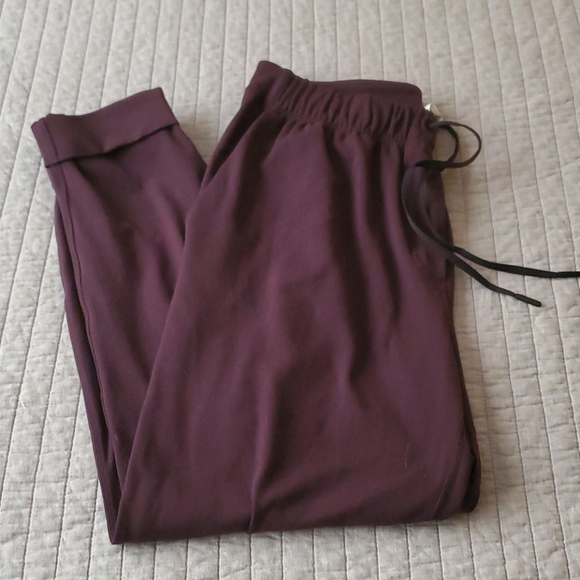 Lululemon Jet Crop Black Cherry Joggers - Picture 8 of 8